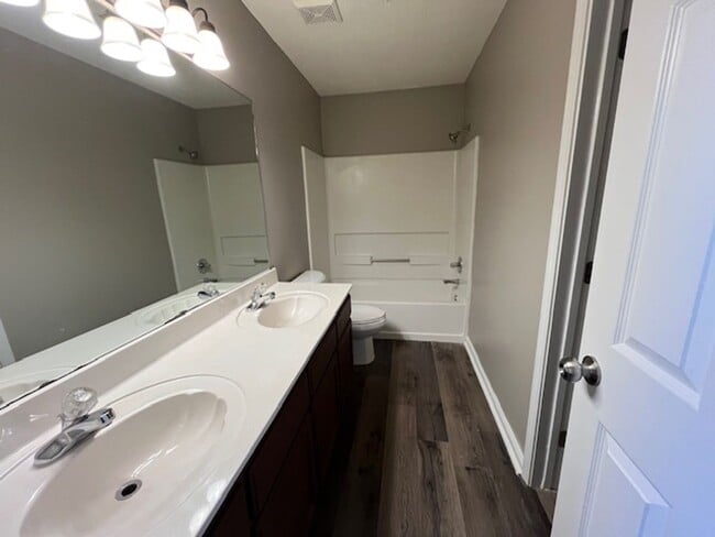 Building Photo - Completely Renovated 3 Bedroom 2 Bath Home...