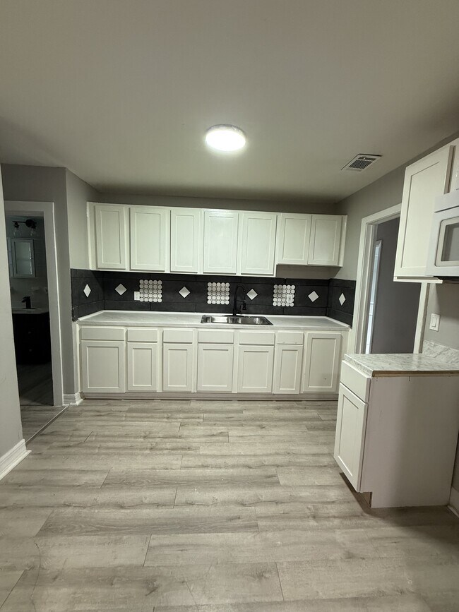 Building Photo - 3728 Hickory Ave SW