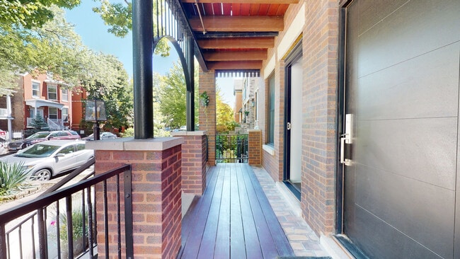 Building Photo - 1543 W George St