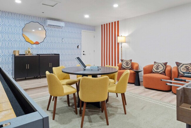 Building Photo - 4530 W Paradise Dr