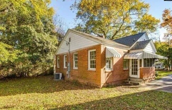 Building Photo - Cozy 2bd/1ba brick cottage near downtown C...