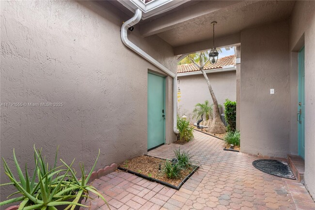 Building Photo - 2561 E Aragon Blvd