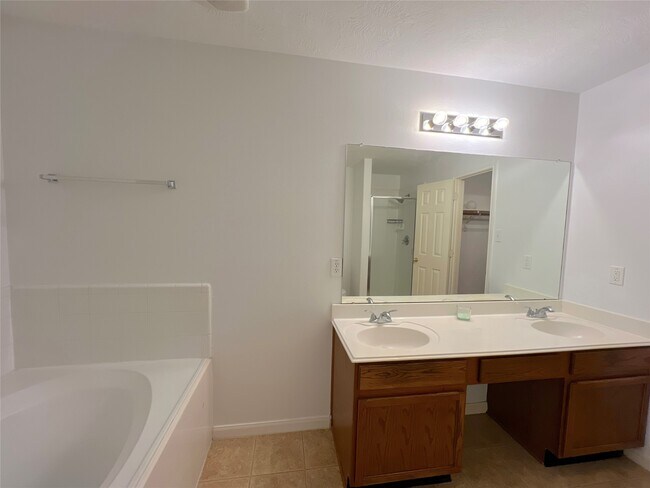 Building Photo - 5535 Bear Paw Cir