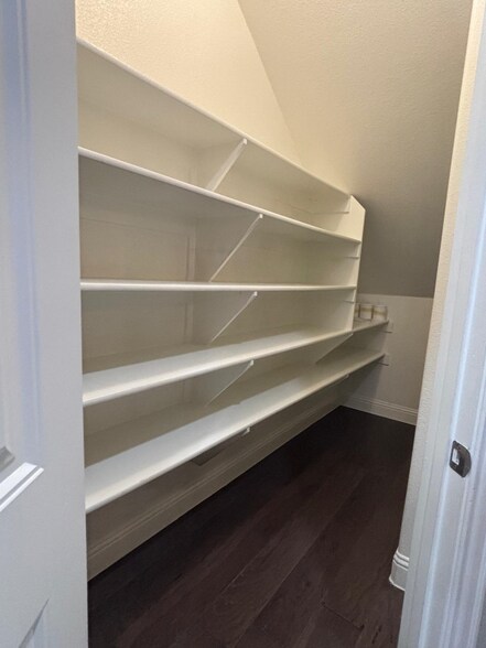 Building Photo - 6142 Rainbow Valley Pl