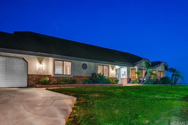 Building Photo - 7380 Live Oak Dr