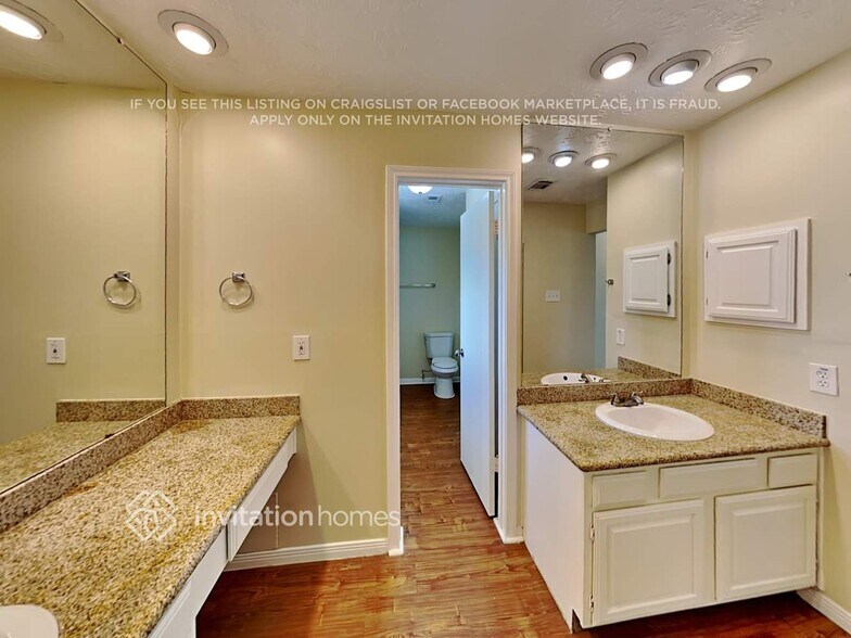 Building Photo - 3138 Mesquite Dr