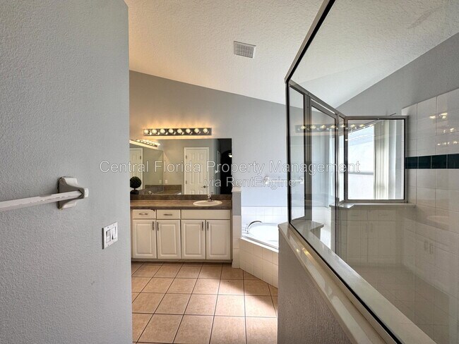 Building Photo - 4775 Cumbrian Lakes Dr