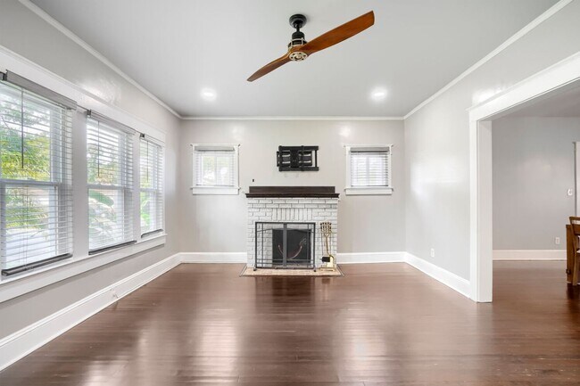 Building Photo - 213 W Frierson Ave
