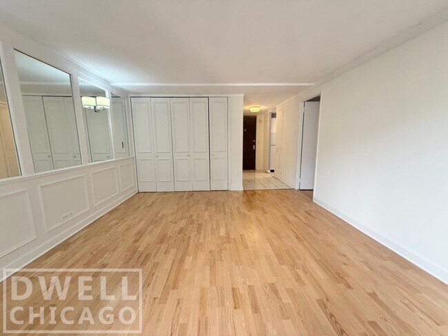 Building Photo - 233 E Erie St