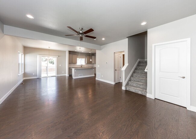 Building Photo - 3 Bedroom Contemporary Townhome off of Austin Bluffs