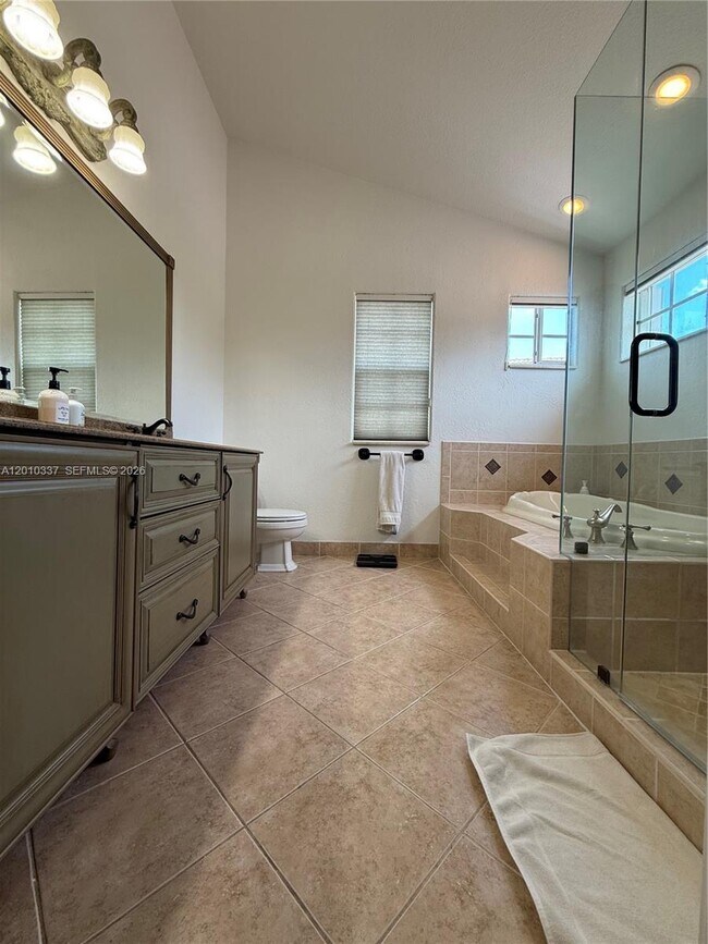 Building Photo - 1070 Capistrano