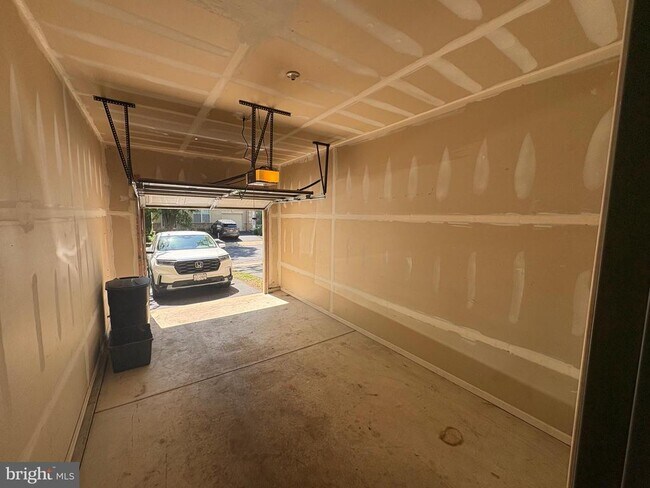 Building Photo - 208 Castle Dr