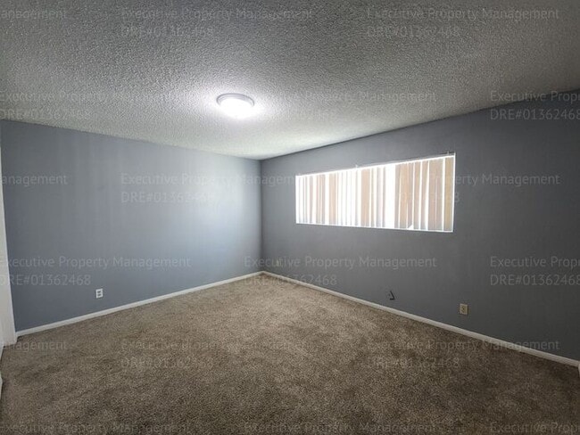 Building Photo - 3 Bedroom 2 Bath house