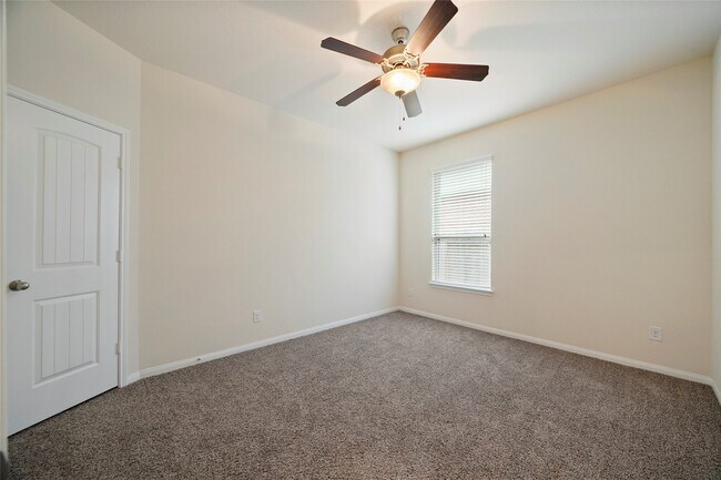 Building Photo - 1403 Holly Chase Dr