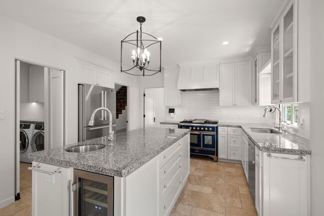 Building Photo - Kensington Exceptional Location 4Bed 3.5 Bath Private Gated Spanish Estate like property