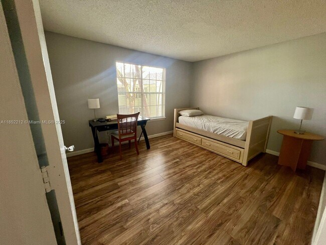 Building Photo - 1165 Crystal Way