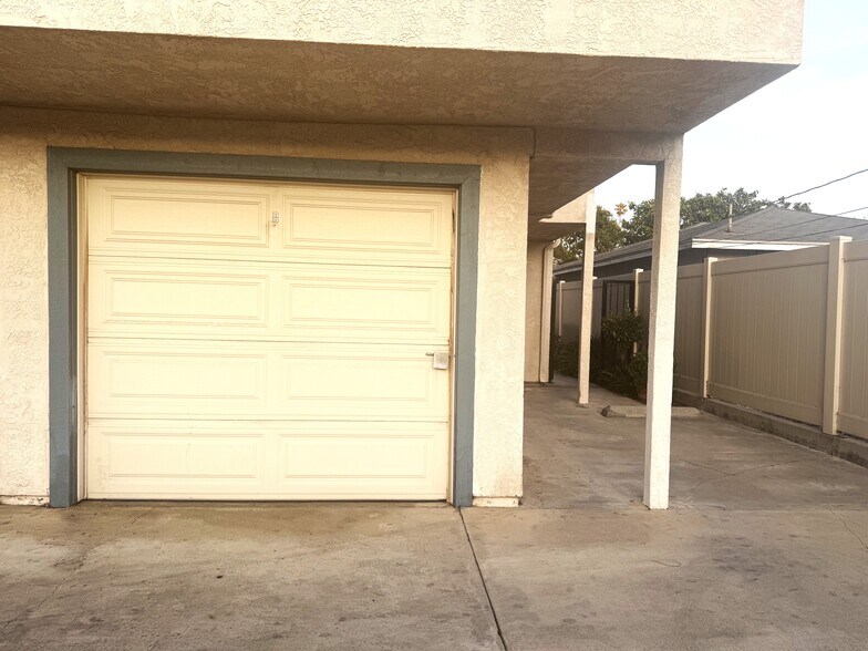 Building Photo - 10885 Walnut St