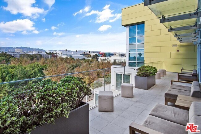 Building Photo - 1705-1725 Ocean Ave