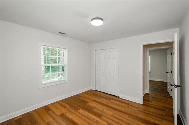 Building Photo - 4244 Lindsey Dr