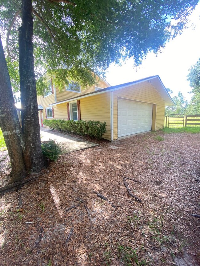 Building Photo - Private single family 3/2 in Keystone heights