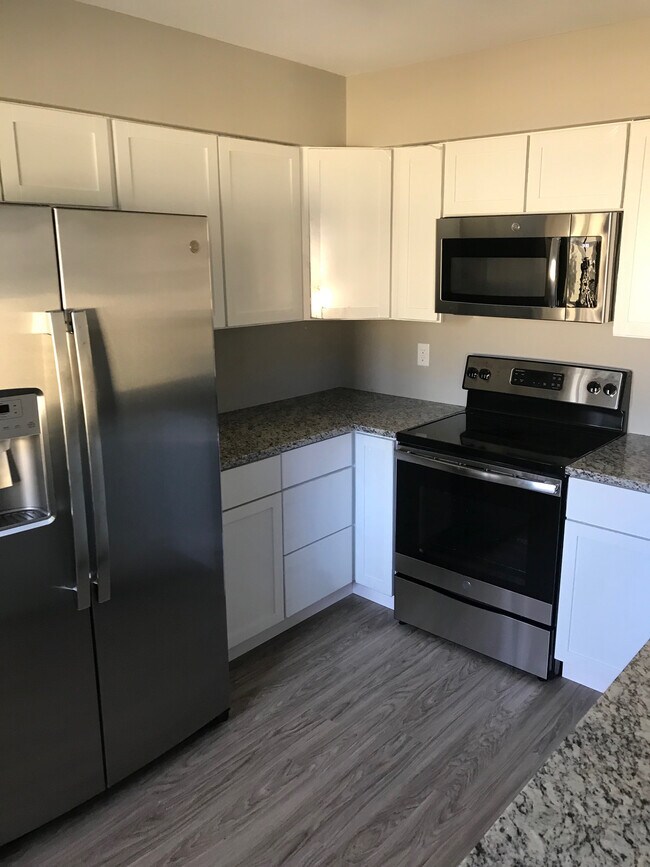 Primary Photo - 435 E Woodlawn Pl