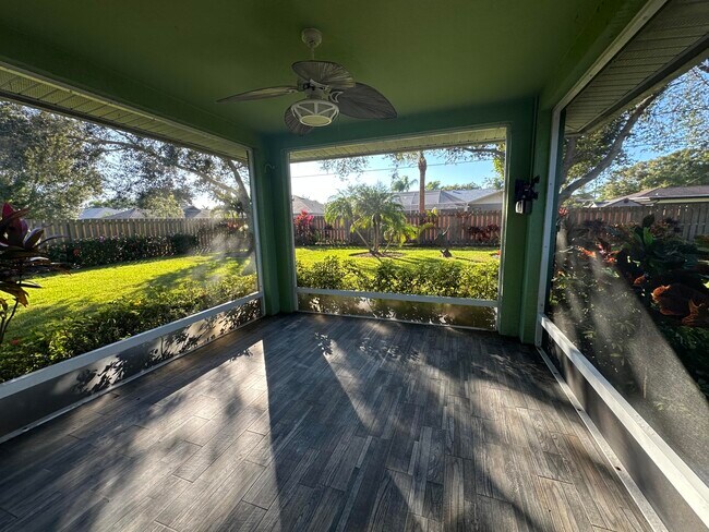 Building Photo - 1374 SE Concha St