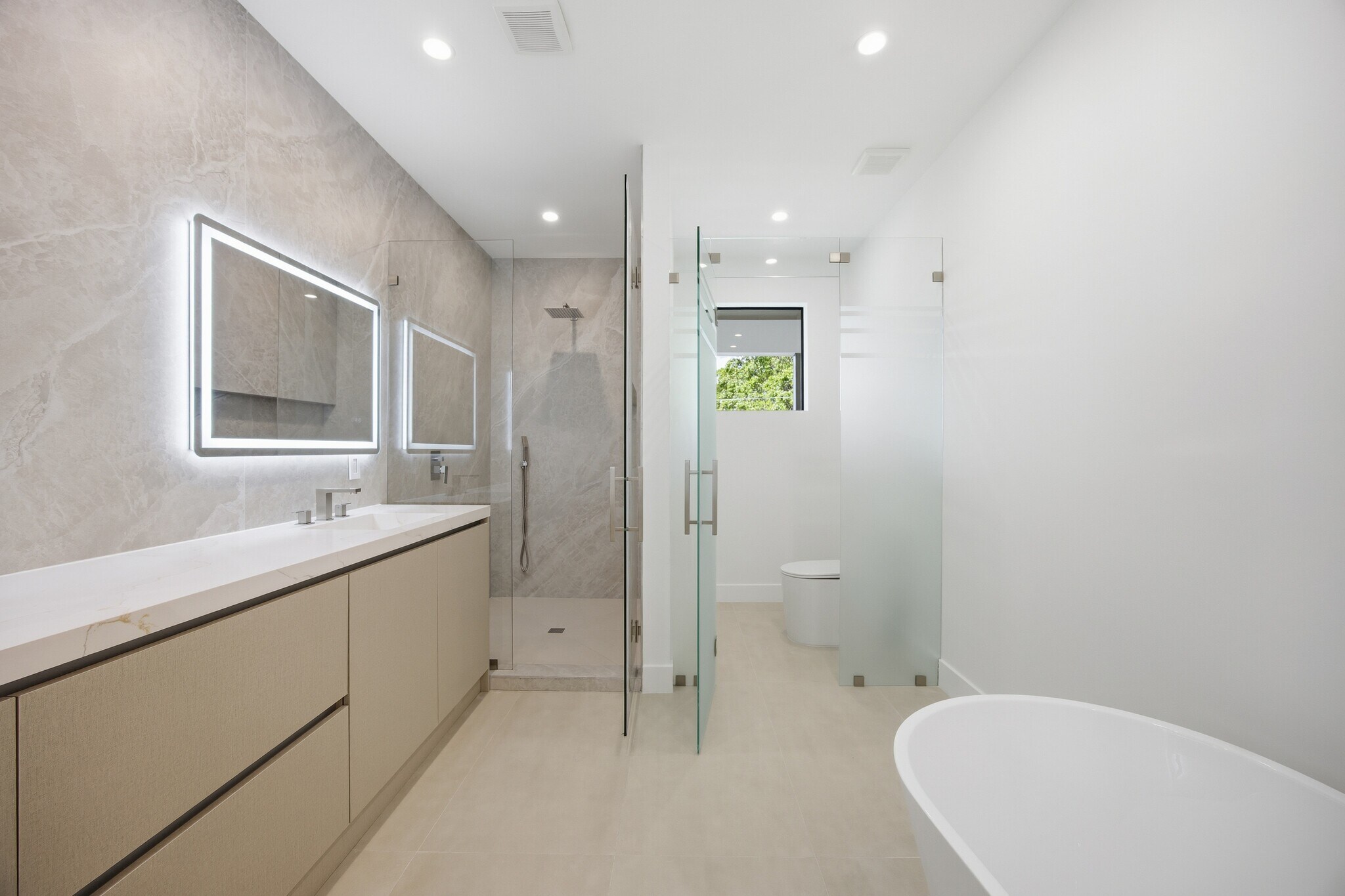 Building Photo - 1319 NE 13th Ave