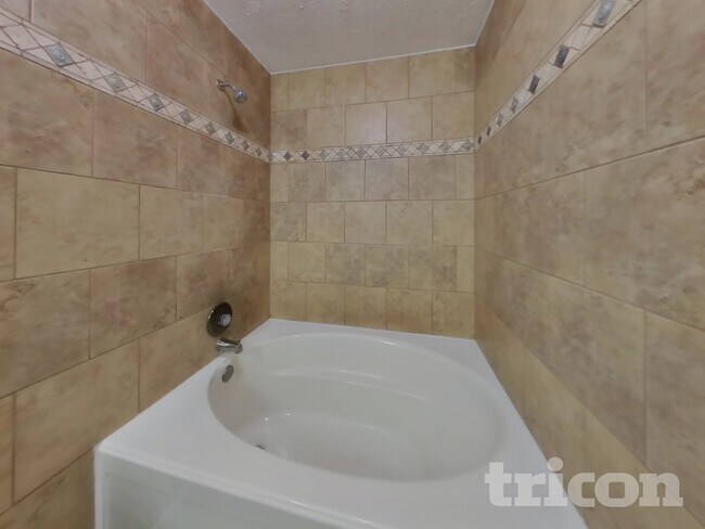 Building Photo - 3009 Blackwood Dr