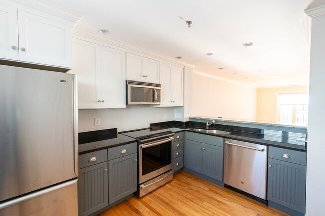 Building Photo - 606 Chandlers Wharf