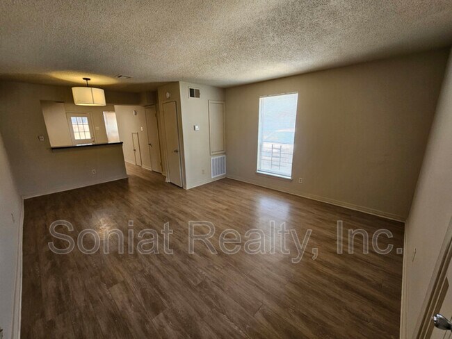 Building Photo - 345 Deckbar Avenue, D