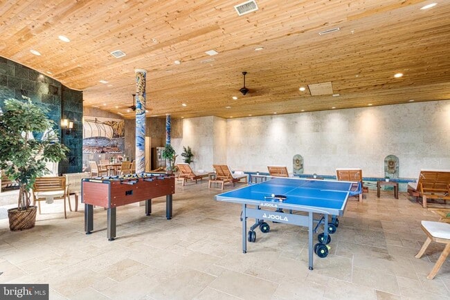 Building Photo - 612 Rivercrest Dr