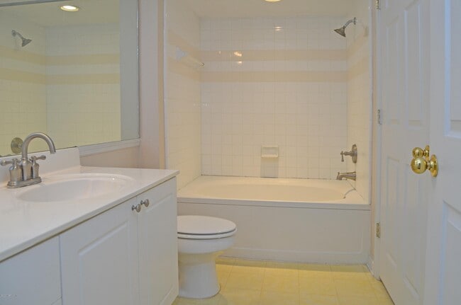 Building Photo - 31183 Paradise Commons