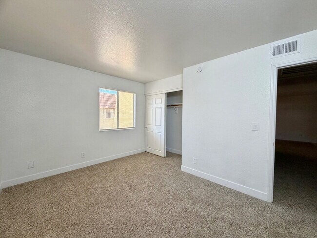 Building Photo - Las Vegas Guard-Gated Condo for Rent | Bella Vita Community | 1 Bedroom Upstairs Unit