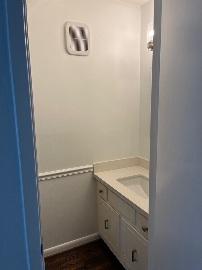 Building Photo - 2517 Bering Dr