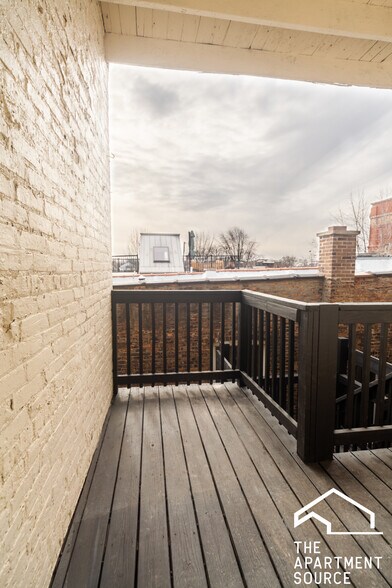Primary Photo - 3051 W Medill Ave