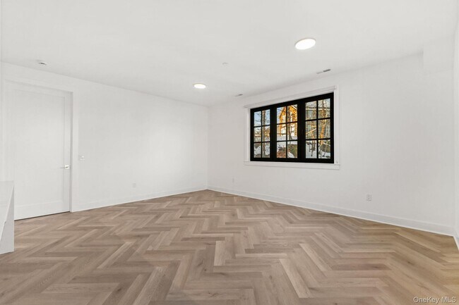 Building Photo - 100 E Putnam Ave