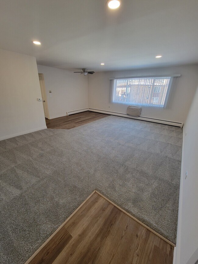 Building Photo - 470 St Moritz Dr