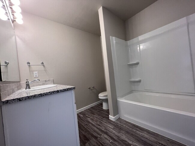 Building Photo - "Charming 3-Bedroom Home with 2 Full Baths in Lubbock – Spacious 1655 Sq Ft Retreat on North Texa...