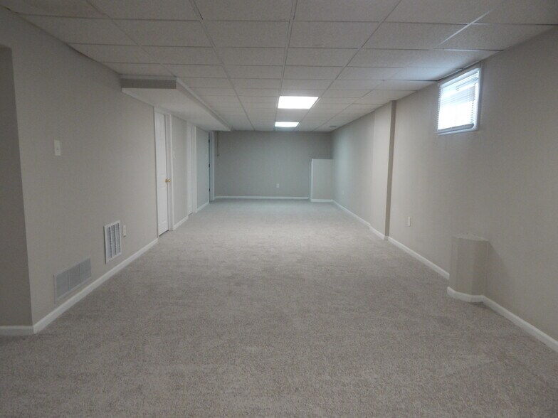 Building Photo - 20 Lexington Ct