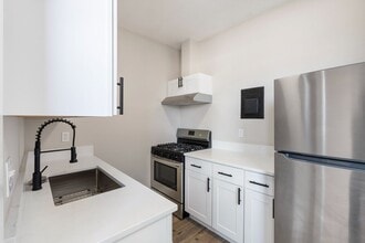 Building Photo - Fully Renovated Studio - Near PDX Airport ...
