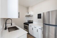 Building Photo - Fully Renovated Studio - Near PDX Airport - MUST SEE!