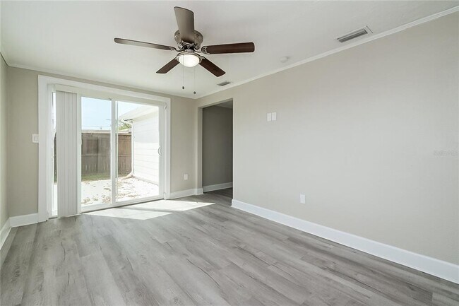 Building Photo - 12906 Kings Manor Ave