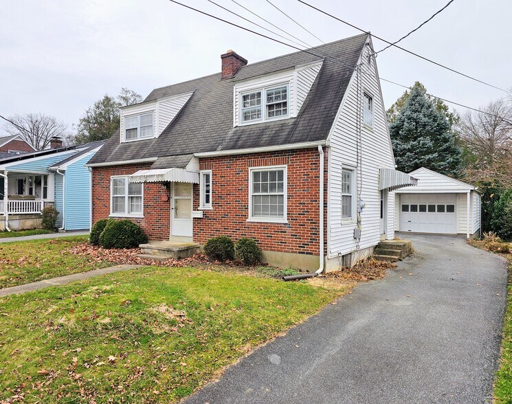 Building Photo - 426 Cherry St