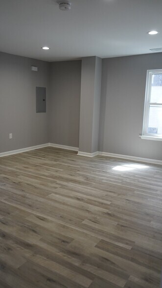 Building Photo - 308 King St
