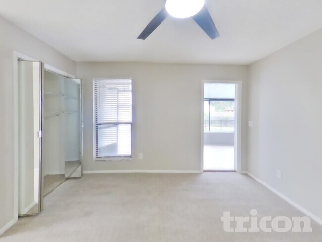 Building Photo - 4963 Beige St