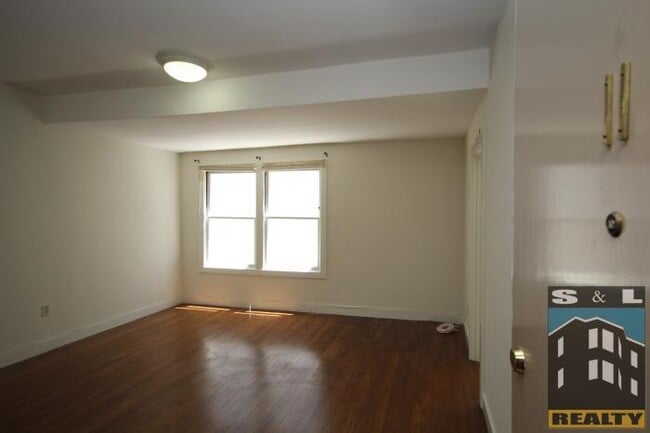 Building Photo - bedroom in San Francisco CA 94115