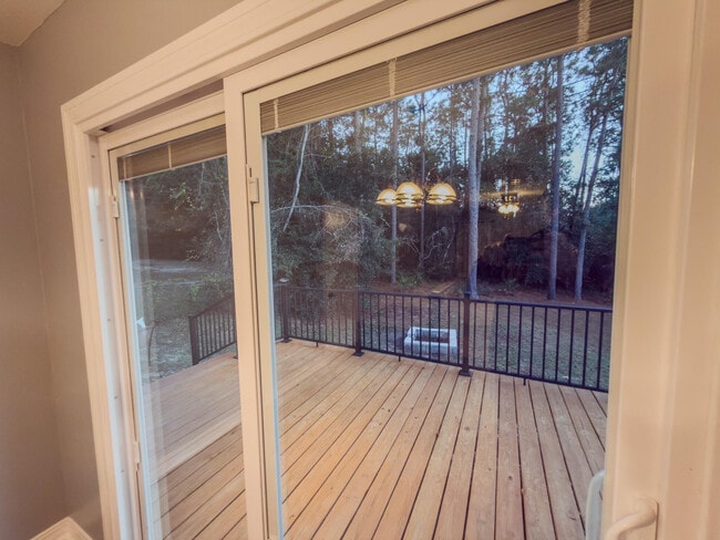 Building Photo - 209 Pinoak Ct W