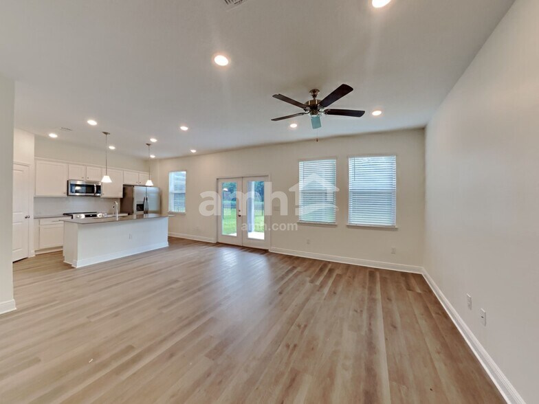 Building Photo - 27173 St Andrews Ave