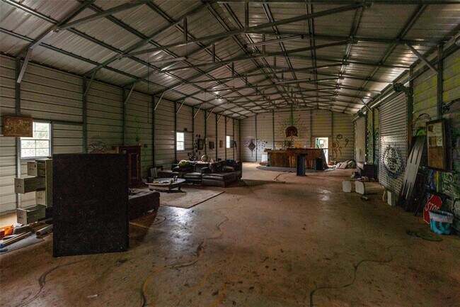 Building Photo - 1100 High Rd