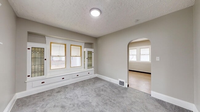 Building Photo - Old Brooklyn Area - 3 Bedroom Single Famil...